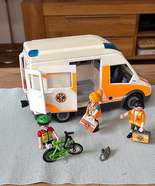 Giocattoli: Playmobil Krankenwagen – Usato da Bern venduto da mb280112