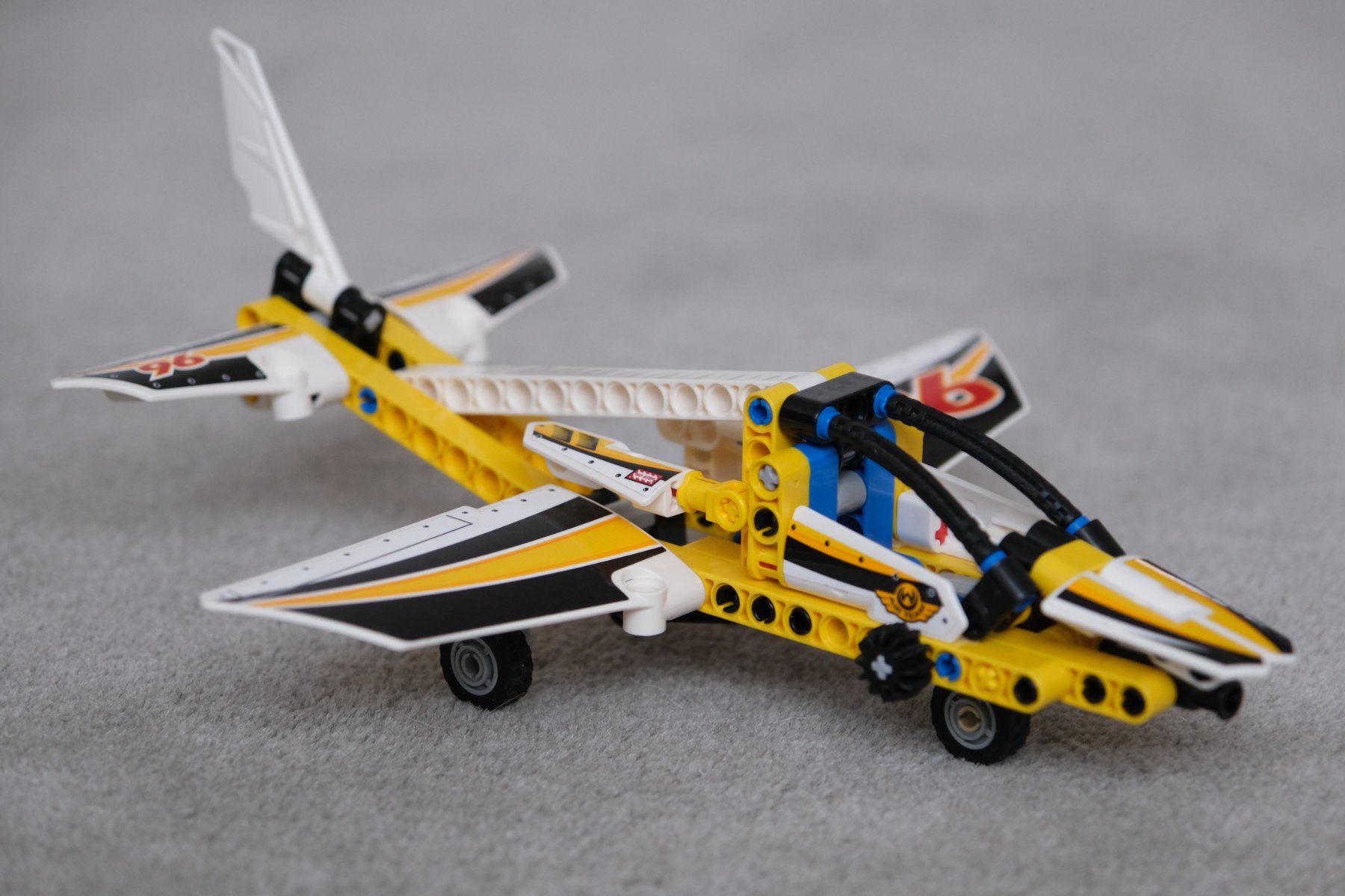 Lego Kit di costruzioni: Lego Technic set 42044 Düsenflugzeug / Avion – Usato da Nyon venduto da JJZA 3
