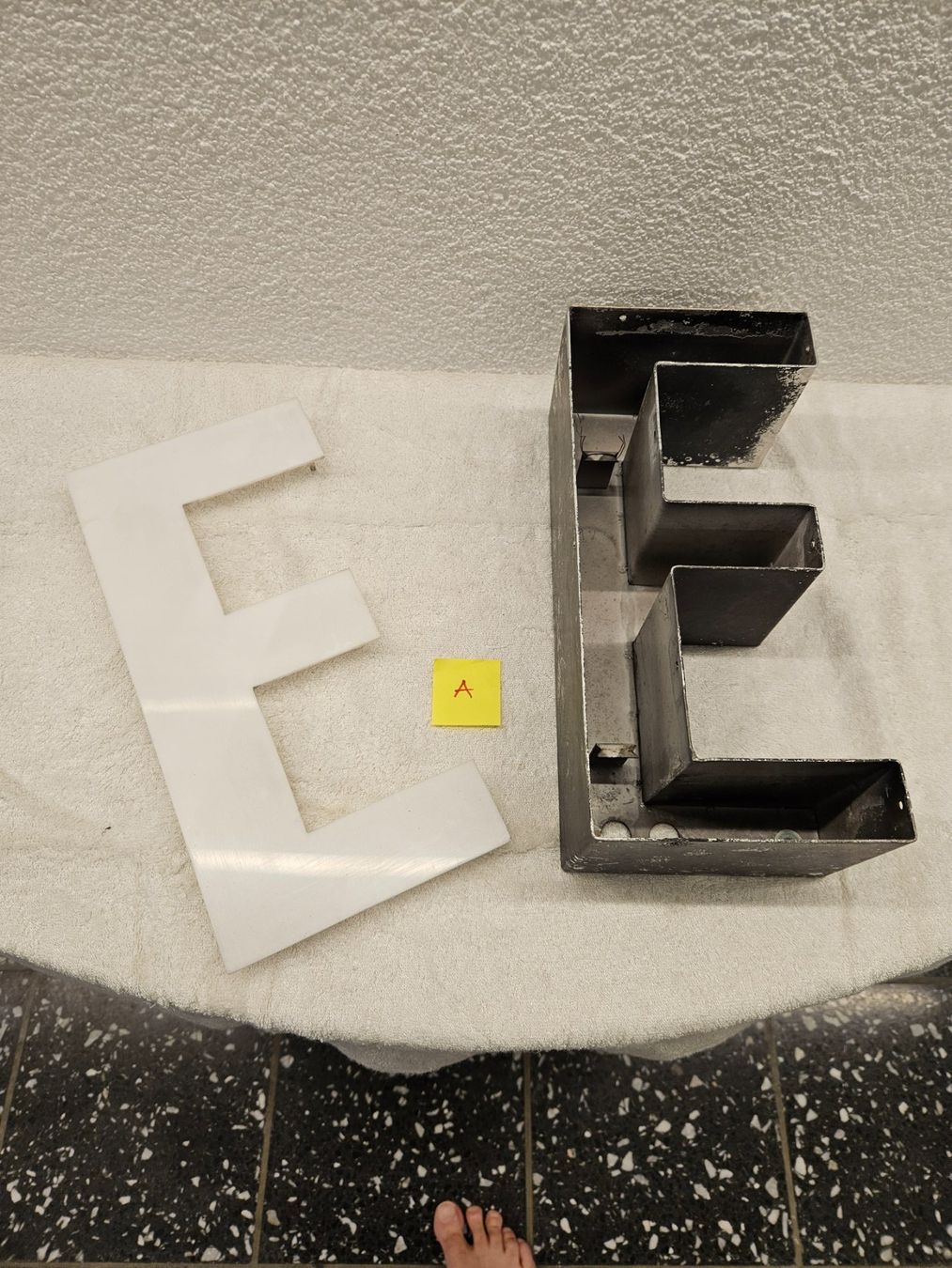 Alle Dekorationen: leuchtbuchstabe "E" deko vintage – Gebraucht aus effretikon von scharki01