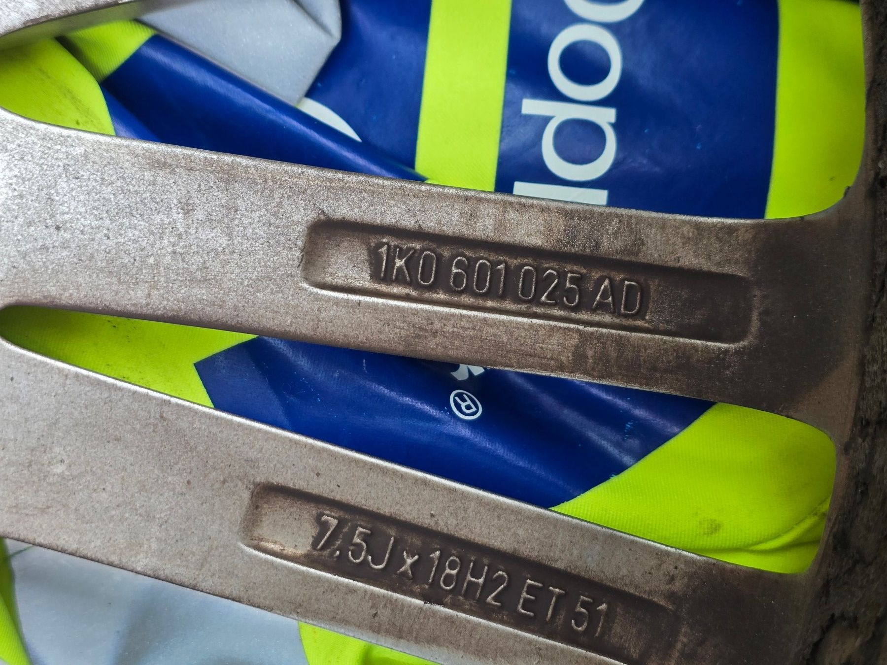 Volkswagen Cerchioni: VW Golf 5 R32 Original Felgen – Usato da Lauerz venduto da Golfgtig60 7
