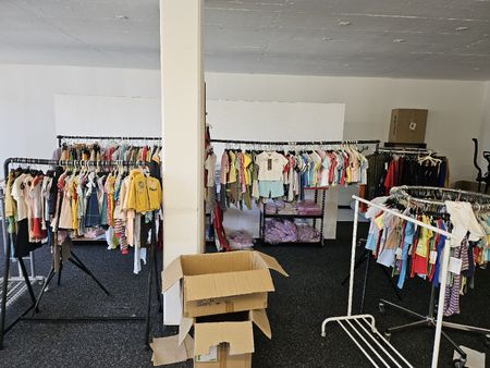 Rund 5.000 Stück OVP Neu Kinderkleidung Restposten