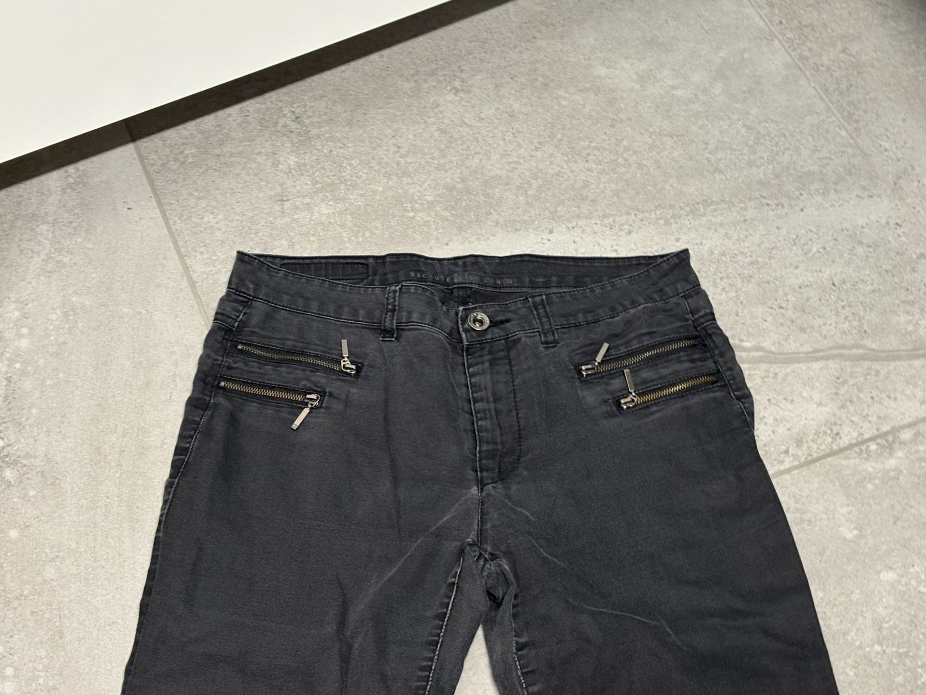 Hosen: Pantalon jeans léger noir 38 - 40 – Gebraucht aus Salvenach von gwenwywar 1