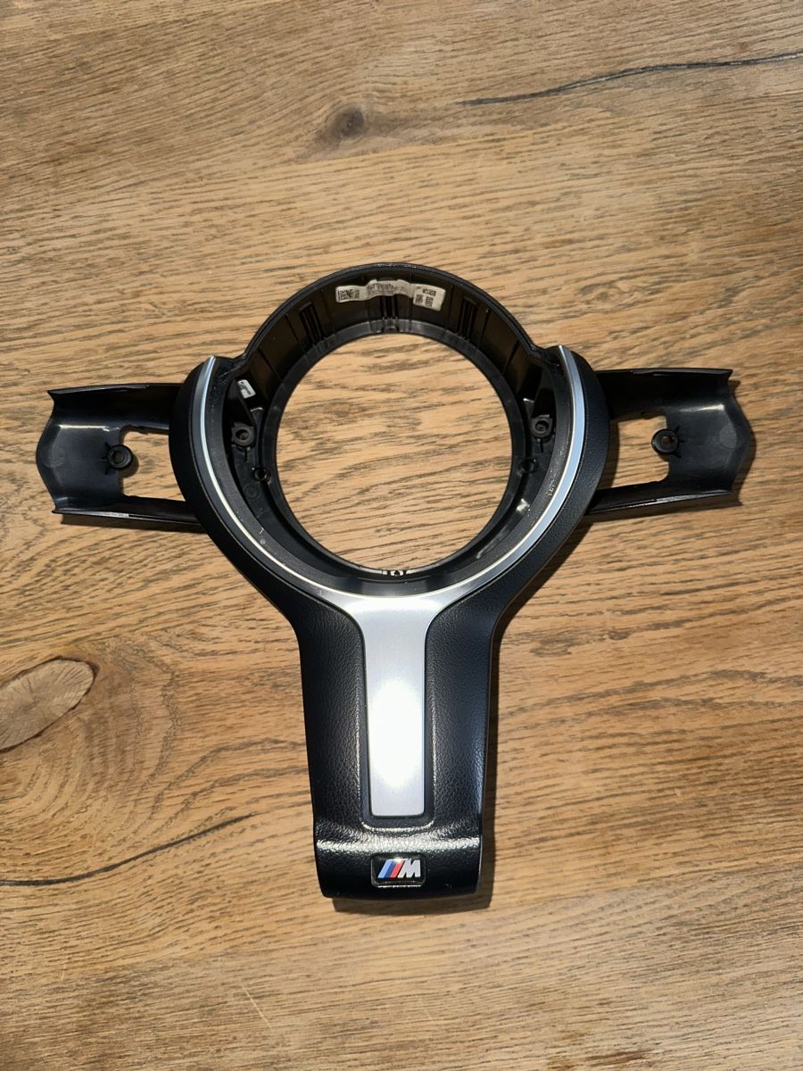 BMW Tutti pezzi di ricambio auto: Originale bmw m Performance Lenkradblende – Usato da Lengnau BE venduto da Luca.Creti