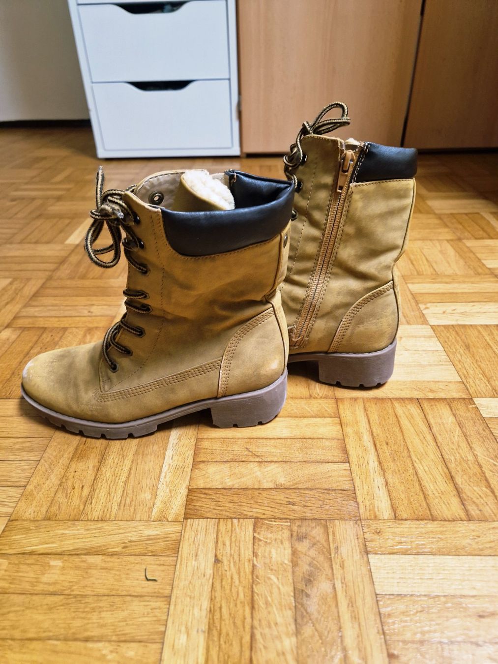 Scarpe per ragazze: Stiefel Grösse 33 – Usato da Stüsslingen venduto da white_angel86 1