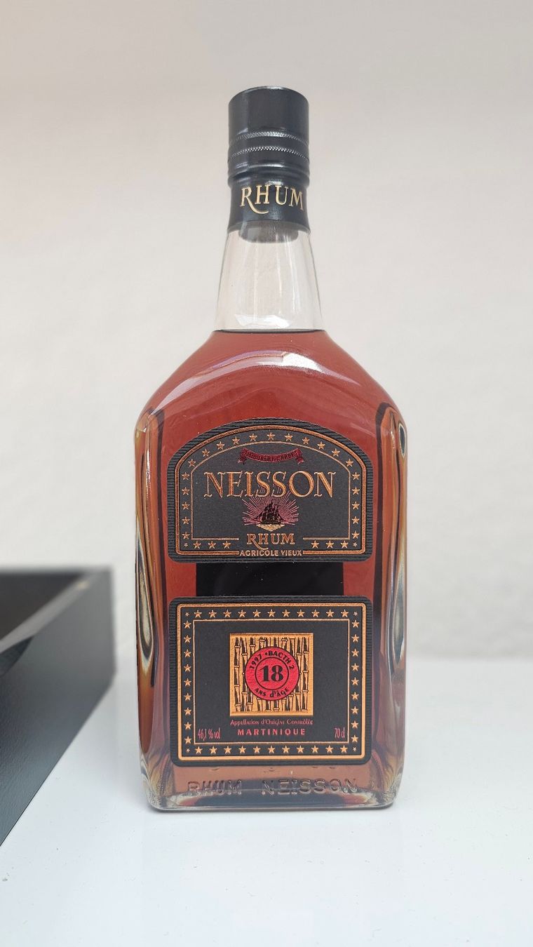 Bevande alcoliche: Neisson 18 ans batch 2 Millésime 1997 46,1°. – Nuovo e nell'imballaggio originale da St-Cergue venduto da swi_plq2