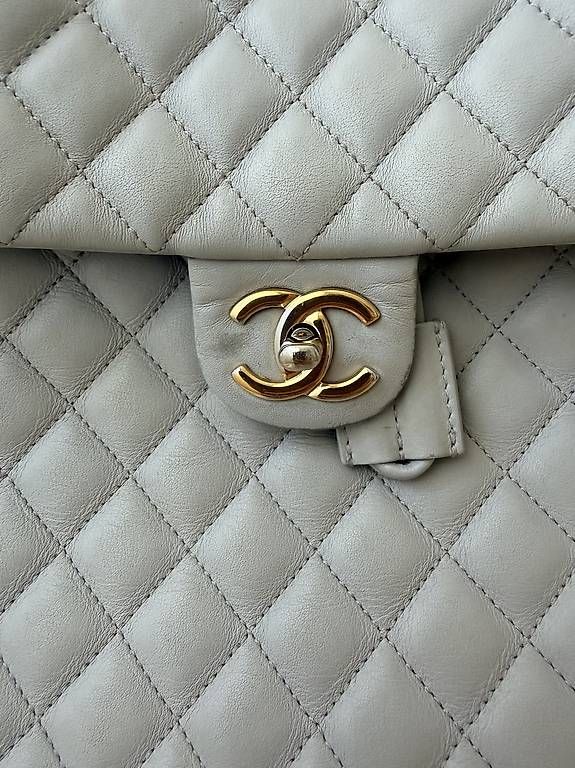 Zaini: Chanel Mountain Rucksack Grau – Usato da Roggwil venduto da est_r5x7 2