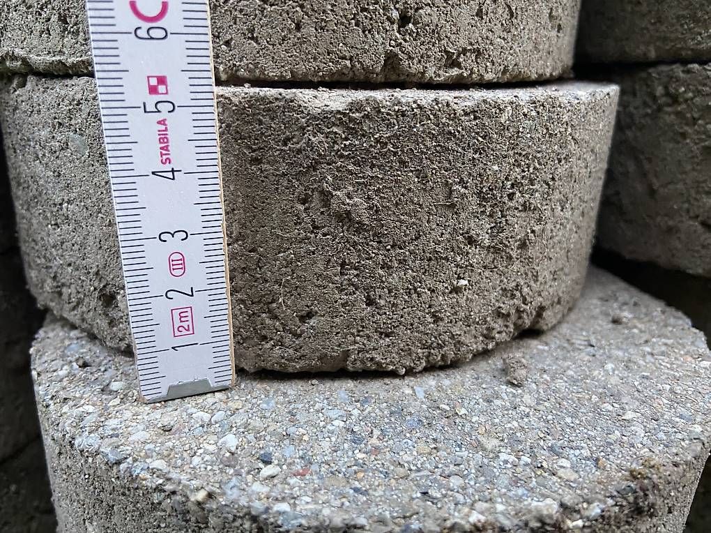 Rivestimenti per pavimenti: Rasenkanten-/Randstein – Usato da Neuheim venduto da Salim675 3