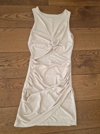 Beige Sommerkleid mit Raffung und Twist-Detail Gr. S