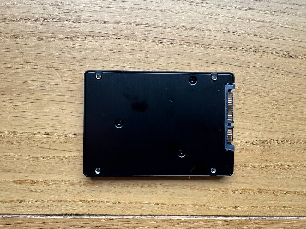 Samsung Dischi rigidi: 512GB SSD Samsung PM871a 2.5" SATA – Usato da Horgen venduto da peterp 1