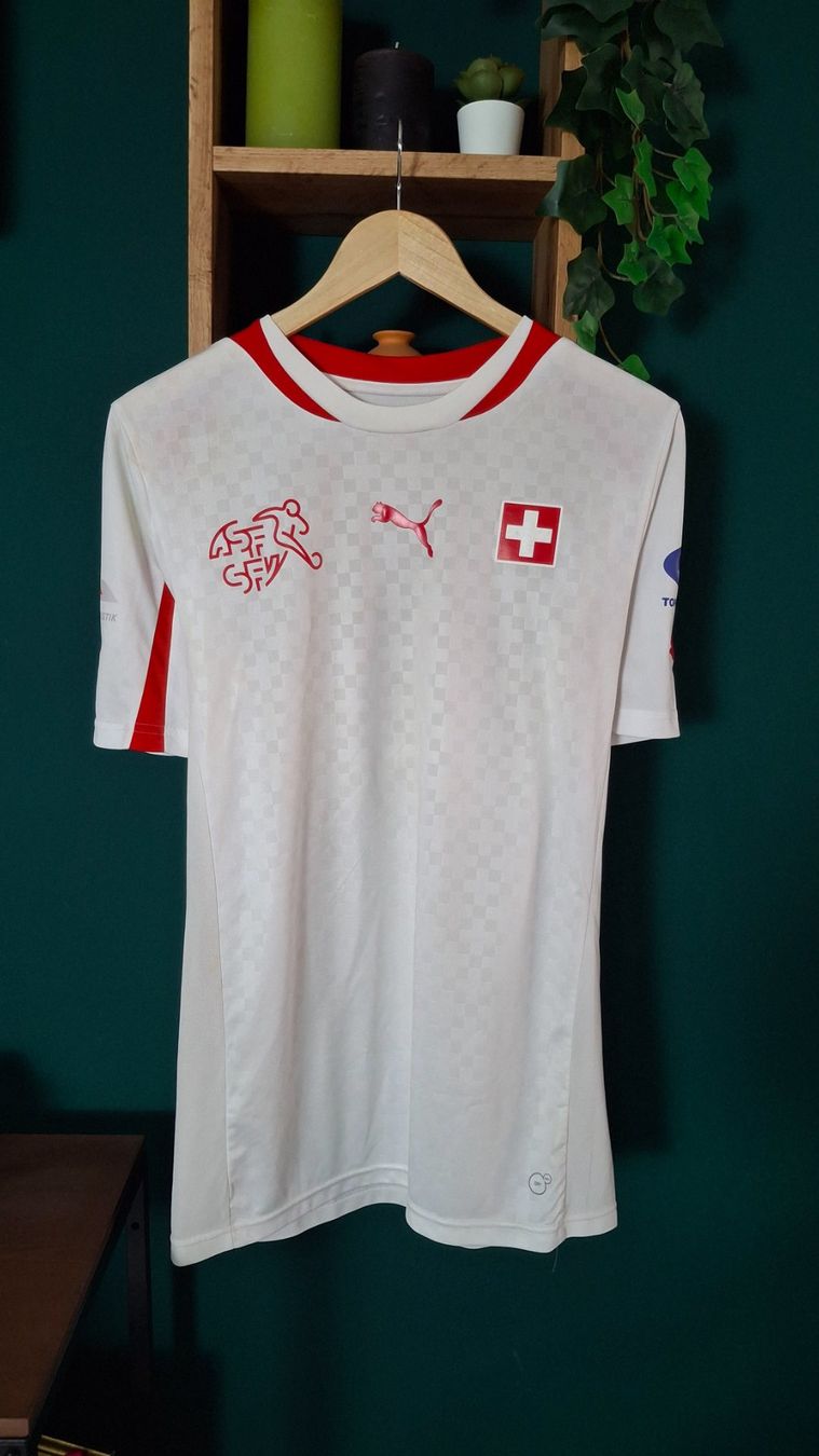 Schweizer Nati Canottiere & Pantaloni: Switzerland player version 2012 Nati puma – Usato da Yverdon-les-Bains venduto da flo_8fgr