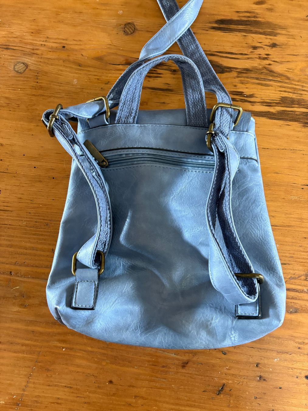 Zaini: Hellblaue Rucksack-/Umhängetasche aus Leder – Usato da Zetzwil venduto da hesher