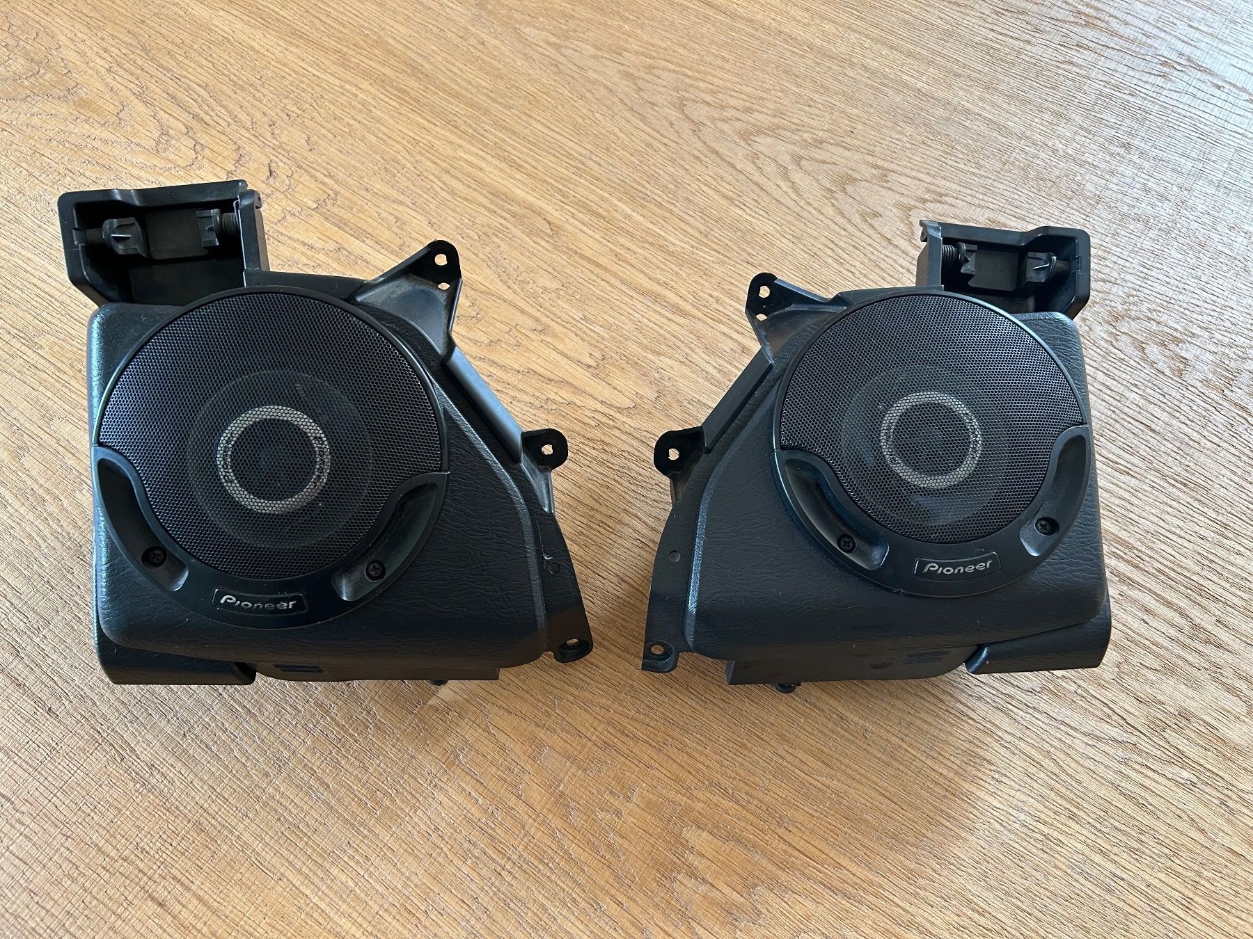 Suzuki Tutti i ricambio per moto: Suzuki Burgmann 400 Handschuhfach mit Lautsprecher – Usato da Oberrieden venduto da Mezz9