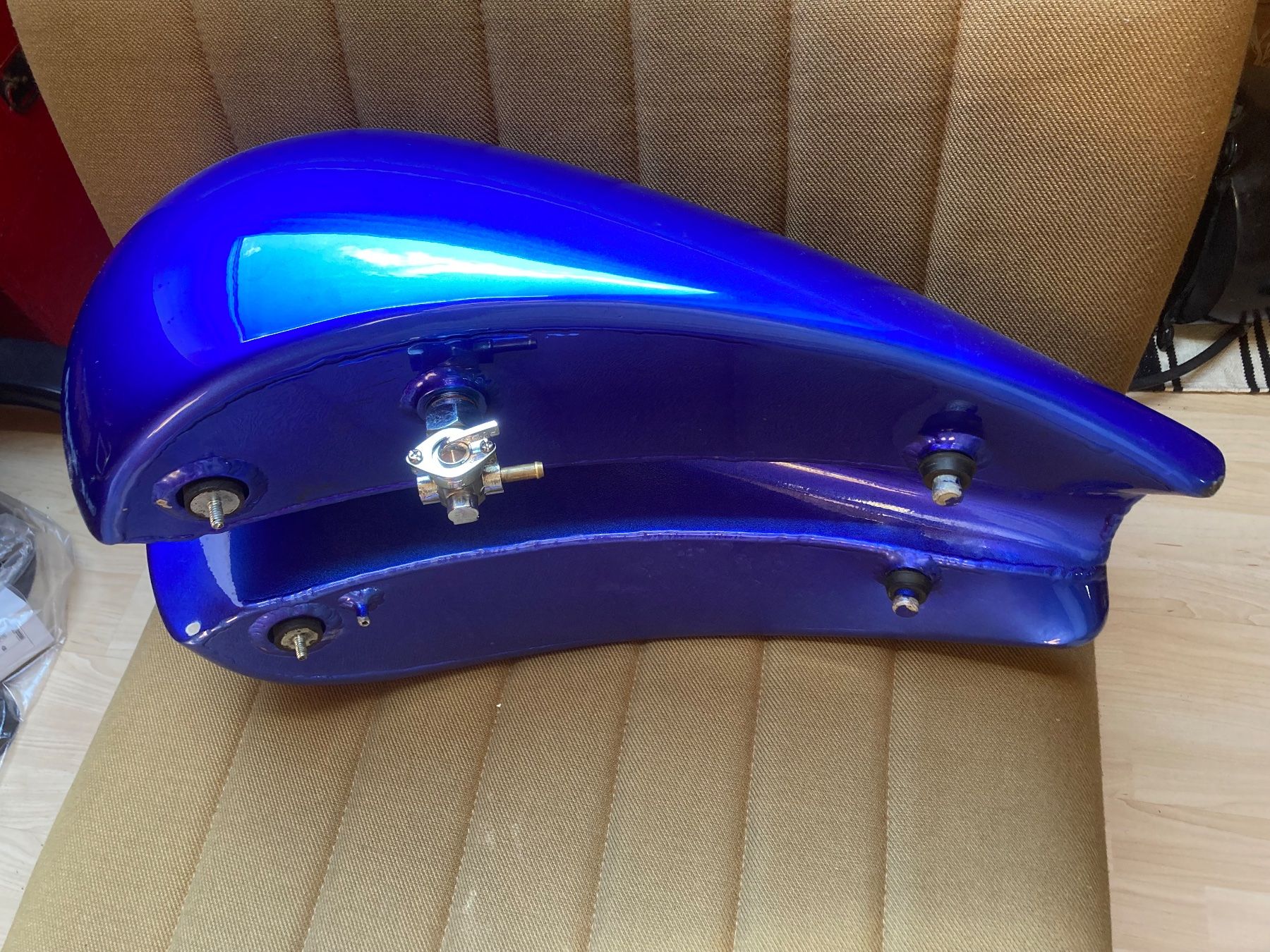 Harley-Davidson Accessori per altri veicoli: Harley / Custom Motorrad Tank – Usato da Belp venduto da Siruz 2