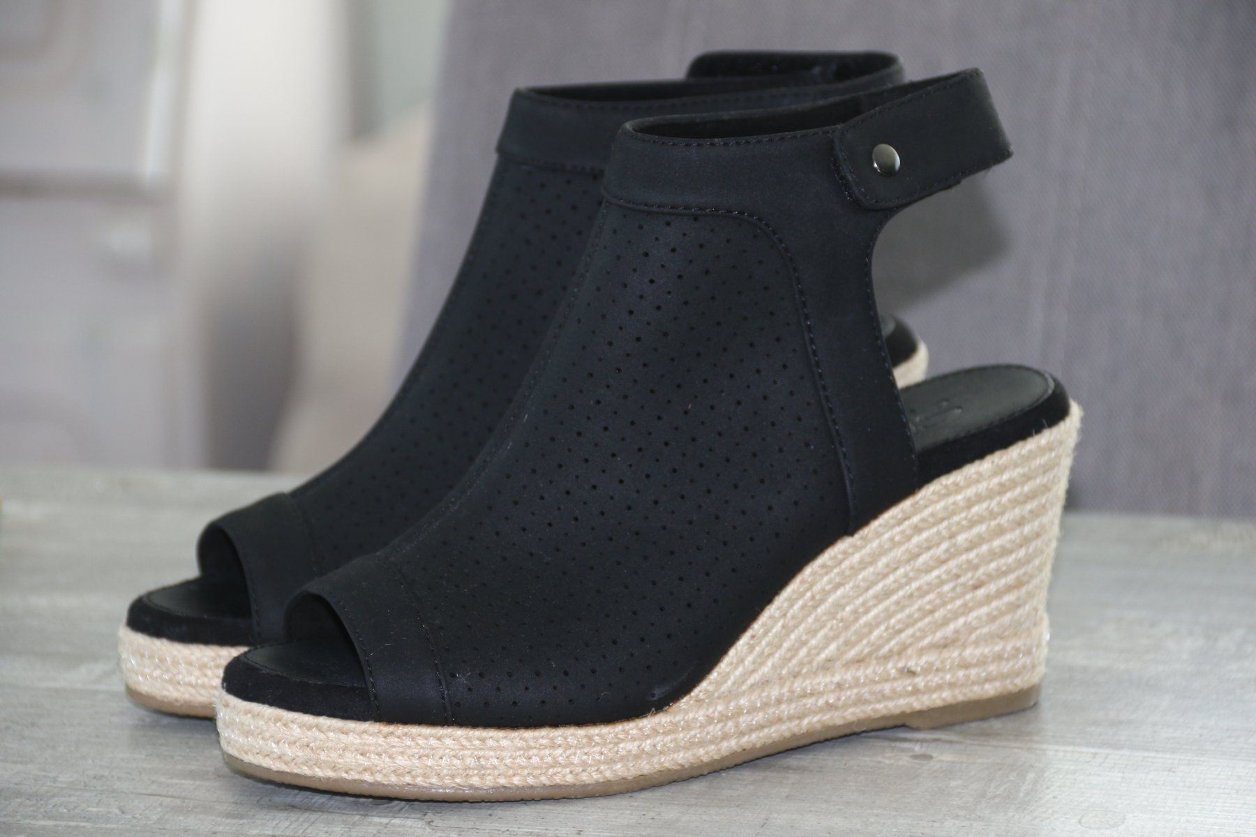 Scarpe da donna: Neue schöne Schuhe / Sandalen Gr.38 – Nuovo (secondo la descrizione) da Oberwil-Lieli venduto da Svetlana28