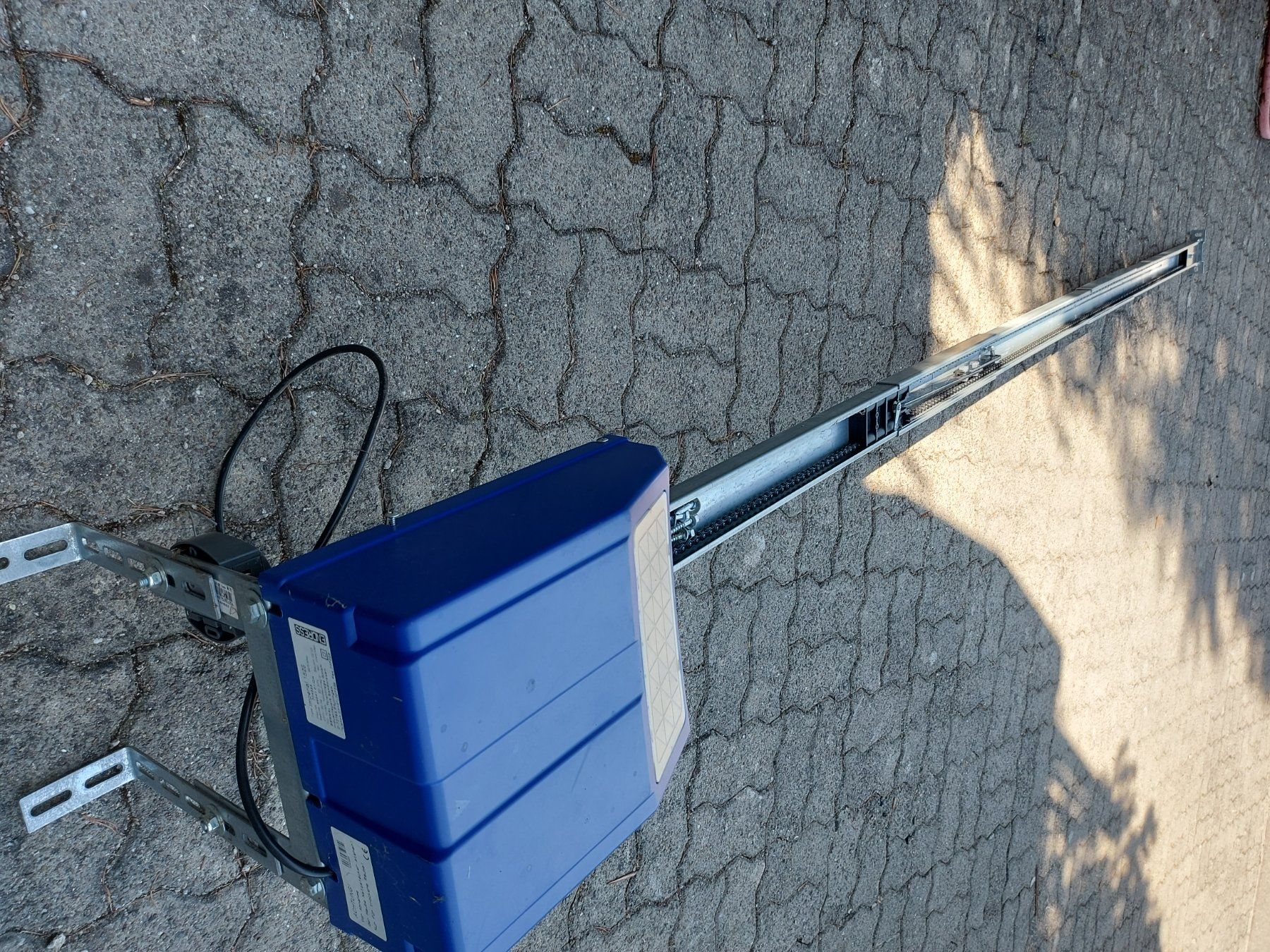 Berner Torantriebe Altro Materiale elettrico: Garagentorantrieb mit 2 Funkfernbedienungen – Usato da Beringen venduto da Paetscher82 1