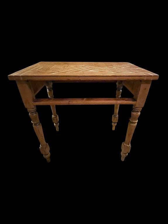 Tische: Handbemalter Vintage-Holztisch  170 CHF VB – Gebraucht aus Allschwil von joe_gql9