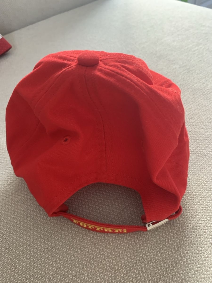 Copricapi, berretti & cappellini: Ferrari Cap - Signed by Charles & Sainz – Nuovo (secondo la descrizione) da Pully venduto da sim_9d9d 2