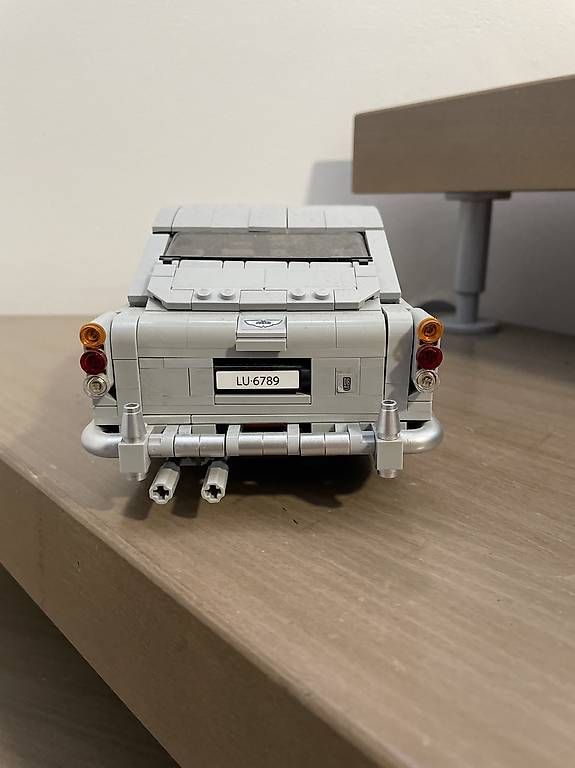 Lego Kit di costruzioni: LEGO Creator James Bond Aston Martin DB5 10262 – Usato da Vésenaz venduto da Nephrax 1