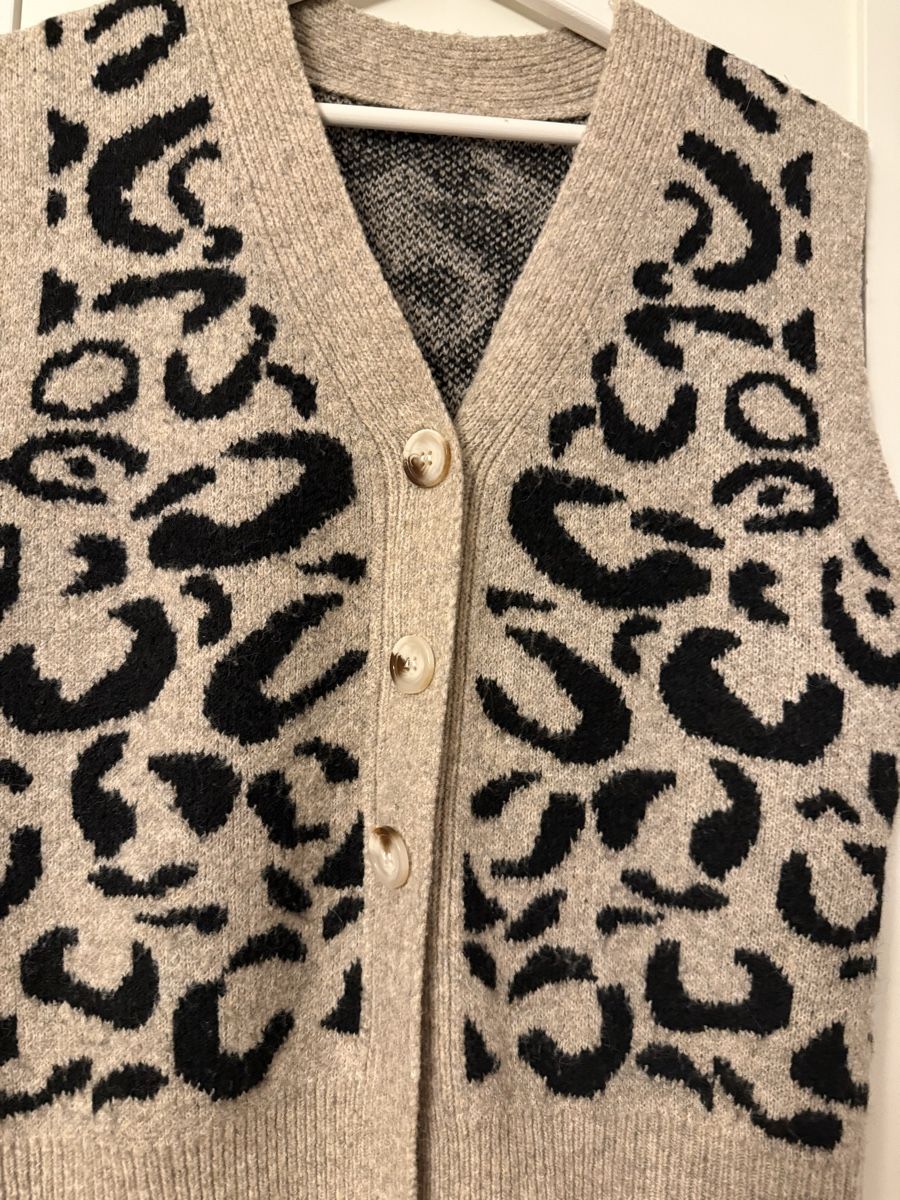 Gilets: Strickweste Leo Grösse S – Neuf avec emballage d'origine à Mörschwil par Seegurke18 1