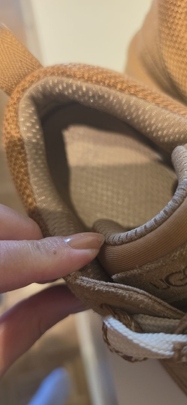 Ugg Scarpe per ragazze: UGG Schuhe – Usato da Muttenz venduto da Malici11 2