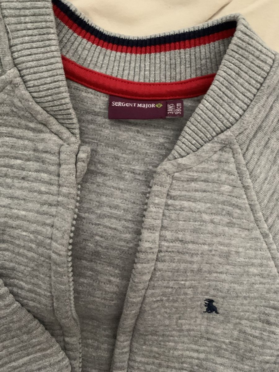 Maglioni & Felpe: Kinder-Sweatshirt – Usato da volketswil venduto da Sisi521 1