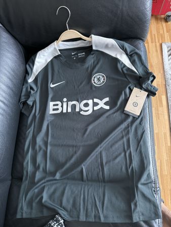 Chelsea Football T-shirt. Size M slim fit