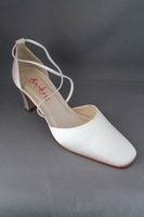Chaussures ivoire en satin marque Rainbow, NEUF