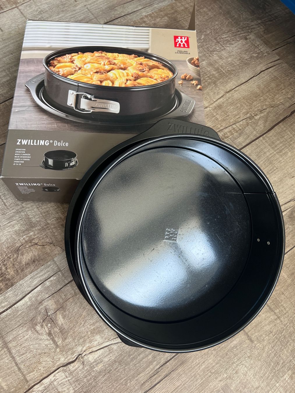 Zwilling Backformen: Springform ZWILLING Dolce 26cm gebrauchter Zustand – Gebraucht aus Egliswil von Photonik