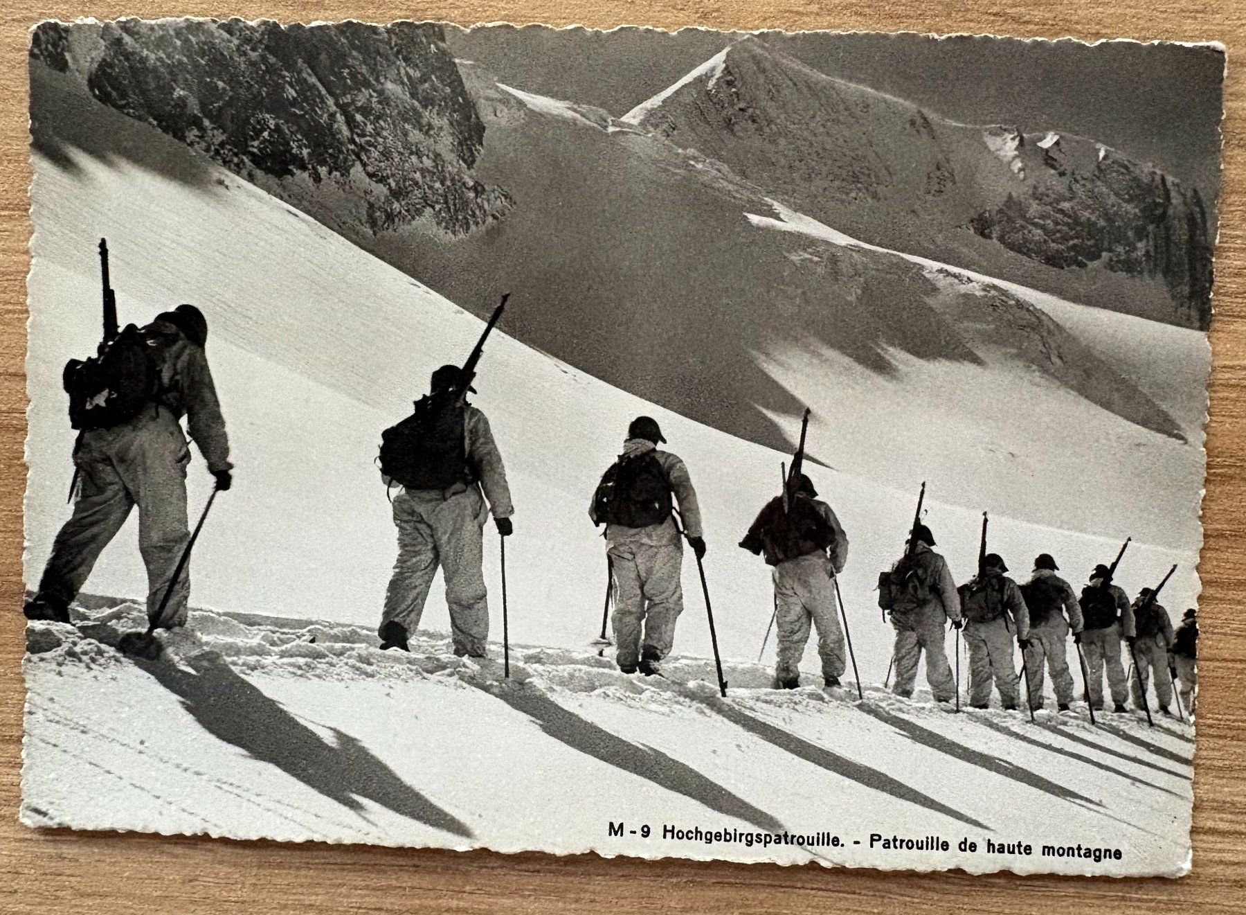 Cartoline postali: ANSICHTSKARTE SCHWEIZER ARMEE HOCHGEBIRGSPATROUILLE – Usato da Ostermundigen venduto da Wyatt-Earp