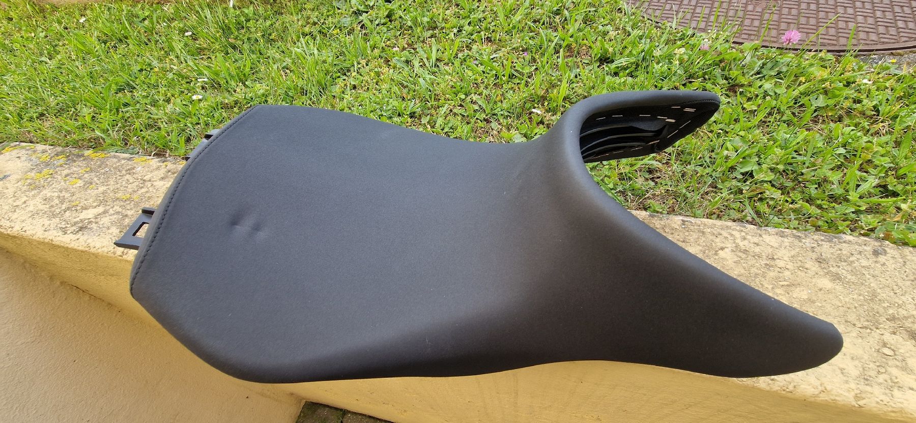 BMW Tutti i ricambio per moto: Selle basse BMW R1250R – Nuovo (secondo la descrizione) da La Tour-de-Peilz venduto da Valcarol 2