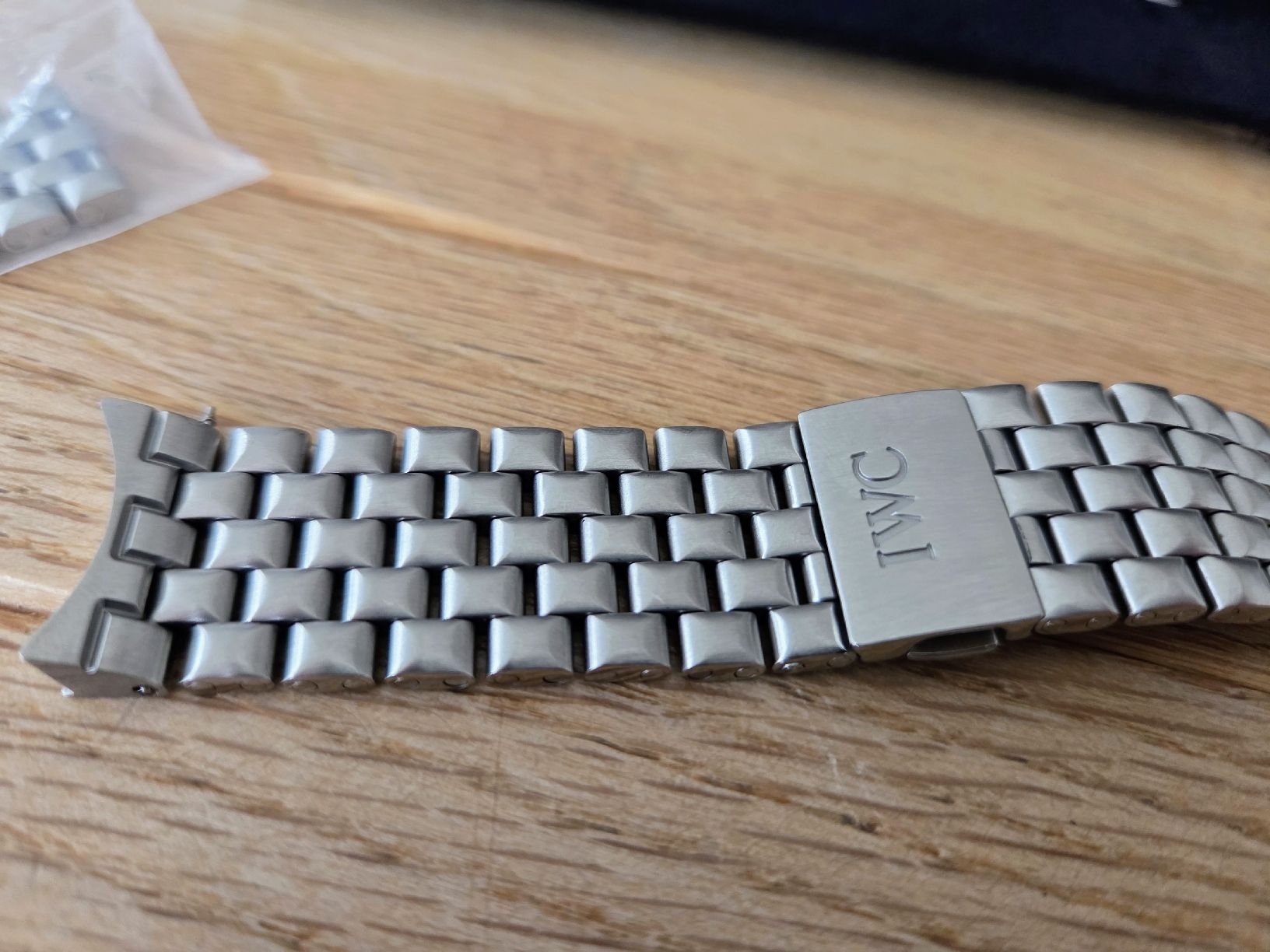 IWC Uhren: Original IWC "Pyramiden"-Edelstahlband, neuwertig – Neu (gemäss Beschreibung) aus Schaffhausen von Octo2 1