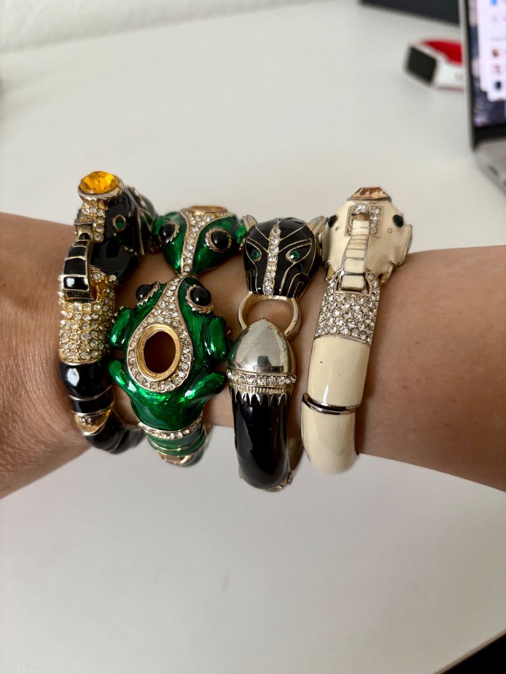 Altri gioielli: Set Lot Armreife 4 Stk Statement Panther Elefant – Usato da Zürich venduto da goldfisch.schmuck 2