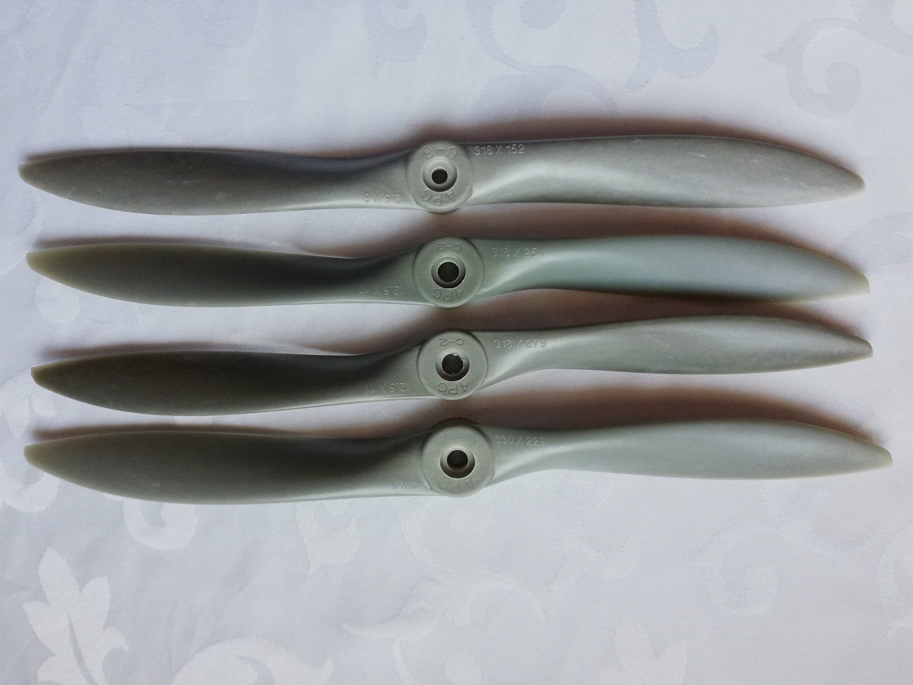 Modellismo RC: Div. Propeller 12,5 / 13 Zoll – Usato da Witterswil venduto da ushornet