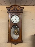 antike Wanduhr im Jugendstil