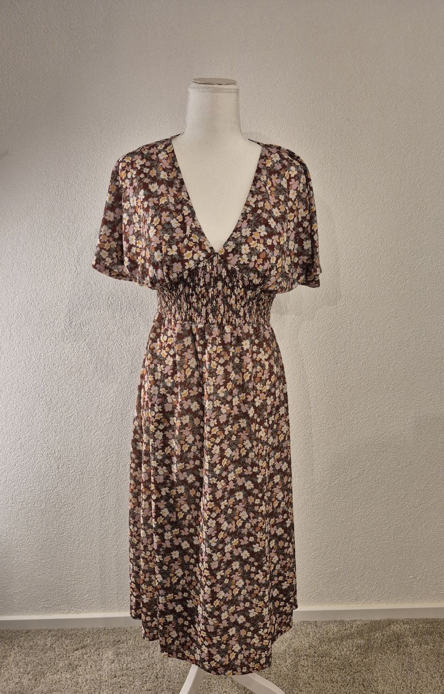 Pull&Bear Vestiti: Feminines Blümchenkleid, romantisch, Pull&Bear, Gr.L – Nuovo (secondo la descrizione) da La Neuveville venduto da Vestiaire_2011