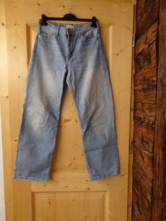 Moderne, weite Jeans hellblau von Zara Gr. 38 - 42657