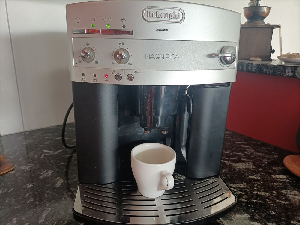 DeLonghi Magnifica, Type: ESAM3200.S EX:B ; Defekt !! | Kaufen Auf Ricardo