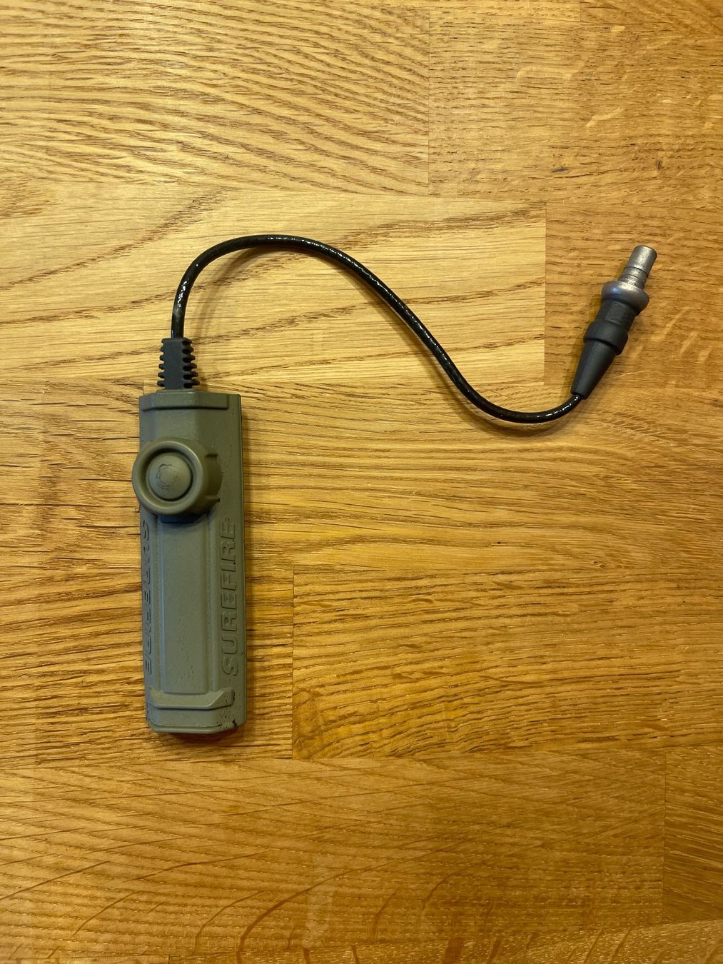 Interruttori: SureFire UE-SR07 Remote Switch - oliv lackiert – Usato da Beringen venduto da Nikto