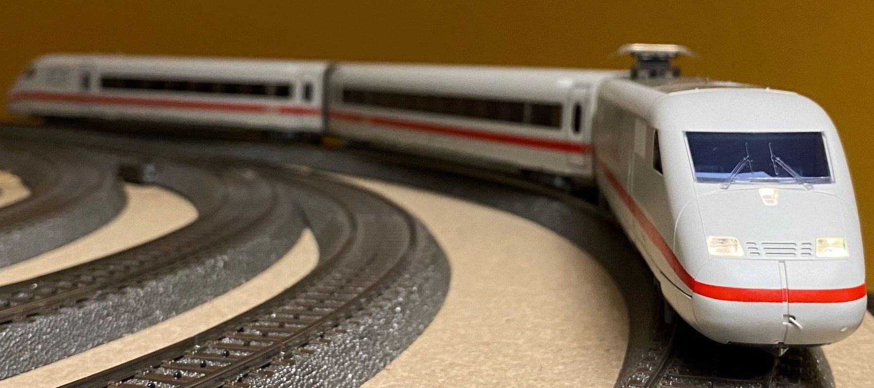 Märklin Modellini di ferrovie: Märklin HO-Wechselstrom ICE 2 / "Digital" – Usato da Melchnau venduto da Lhofer