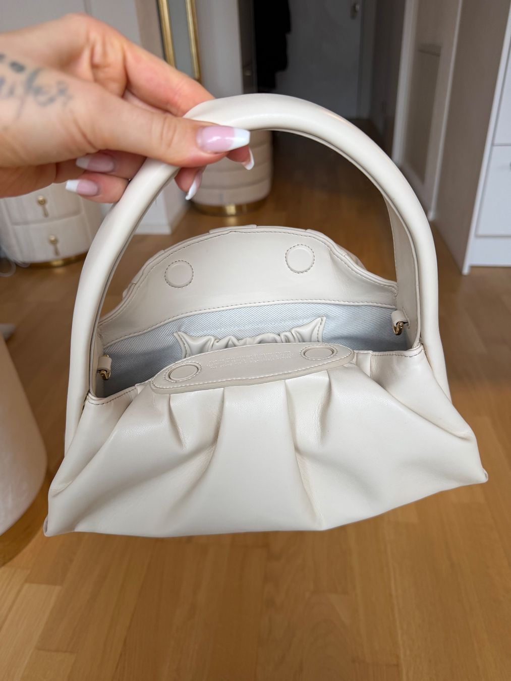 Borse: THEMOIRE HERA SHOULDER BAG – Nuovo (secondo la descrizione) da Neuhausen am Rheinfall venduto da jen_2bcj 3