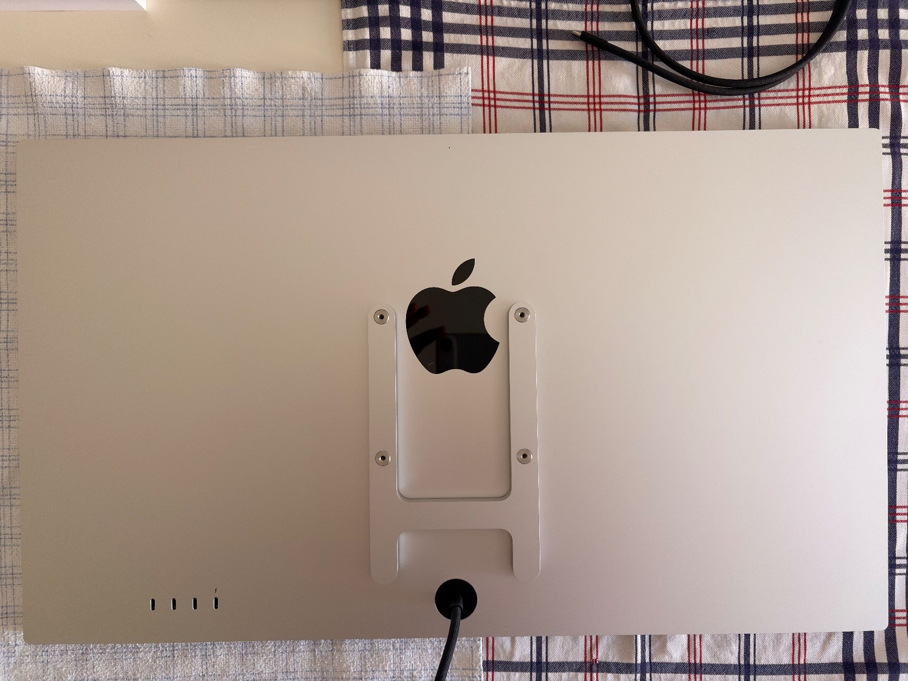 Apple PCs: Apple Studio Display Nano/VESA Mount, Apple Care 8.8.2028 – Neu (gemäss Beschreibung) aus Uster von woe_2xvz 4