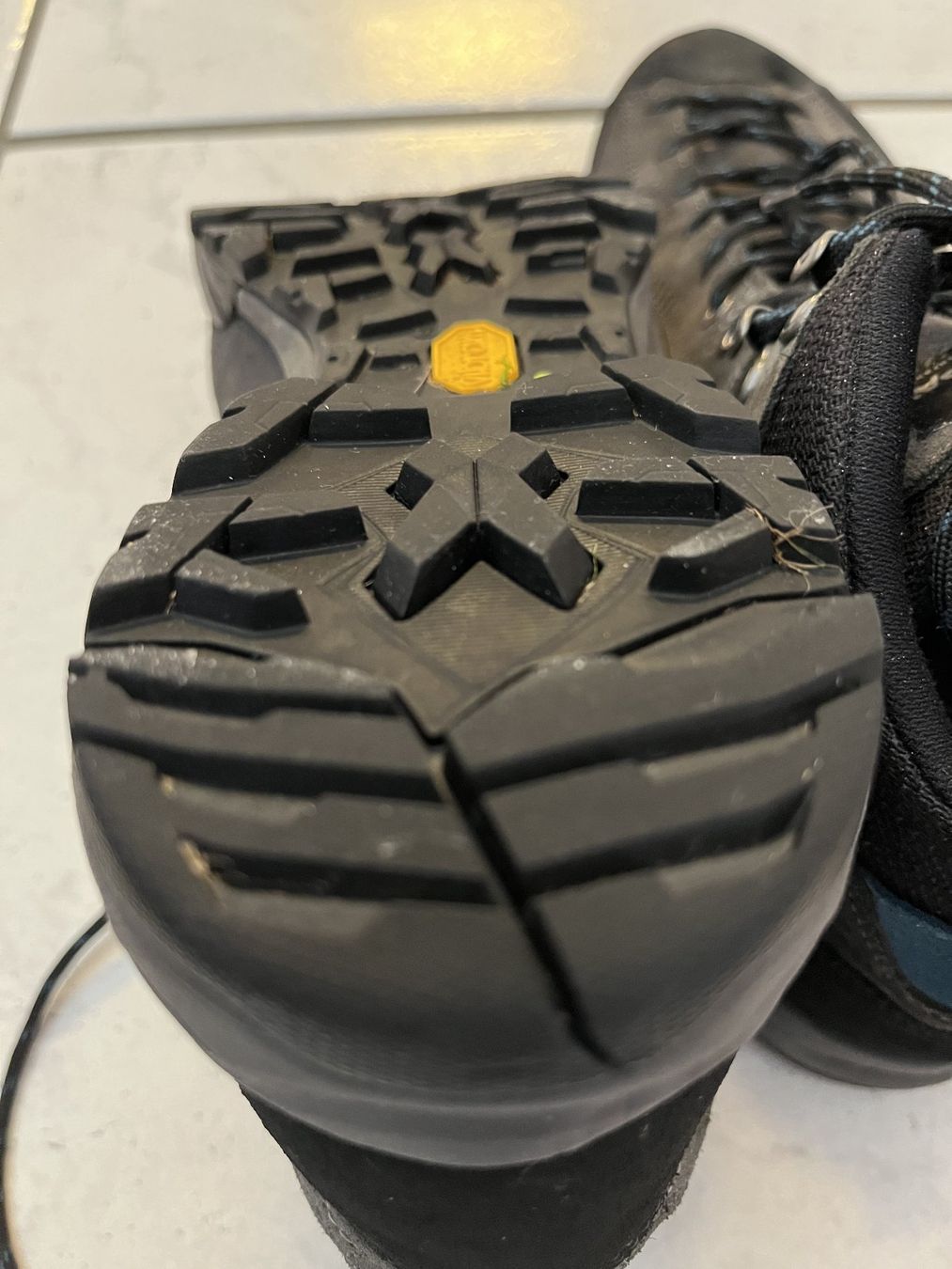 Scarpa Herrenschuhe: SCARPA Mojito Hike Mid-Cut GTX Gr. 43 – Gebraucht aus Maur von 300Jahre 7