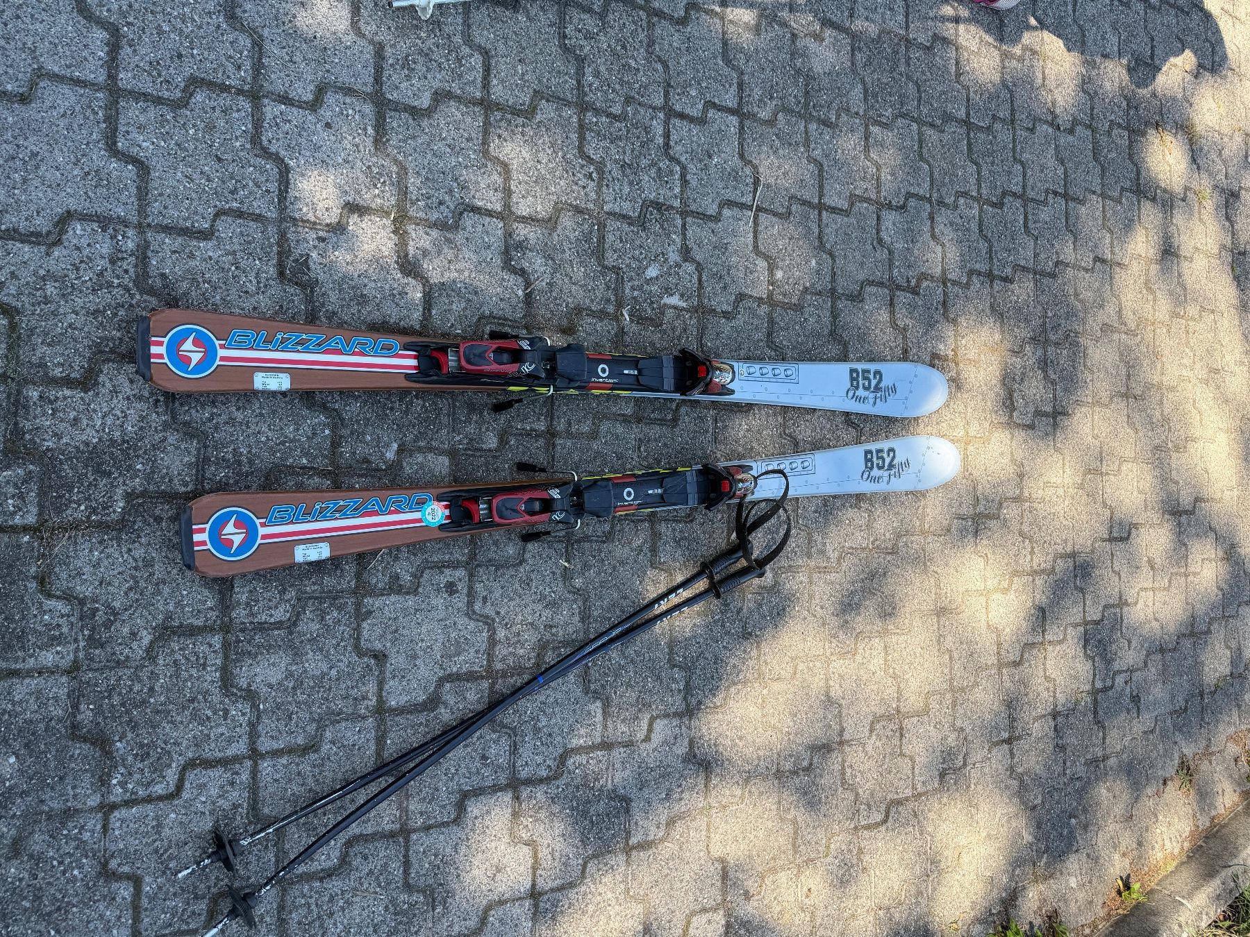 Blizzard Skis: Skis Blizzard B52 avec fixations et bâtons – Gebraucht aus Fribourg von J334455