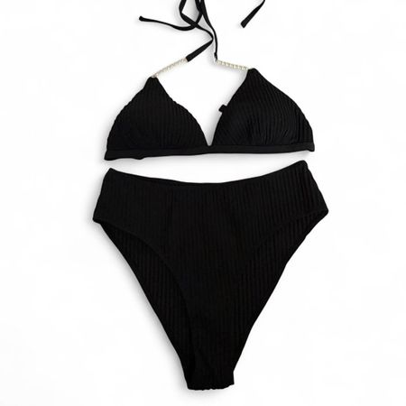 Elegant Ribbed Bikini Set in Black 🖤
