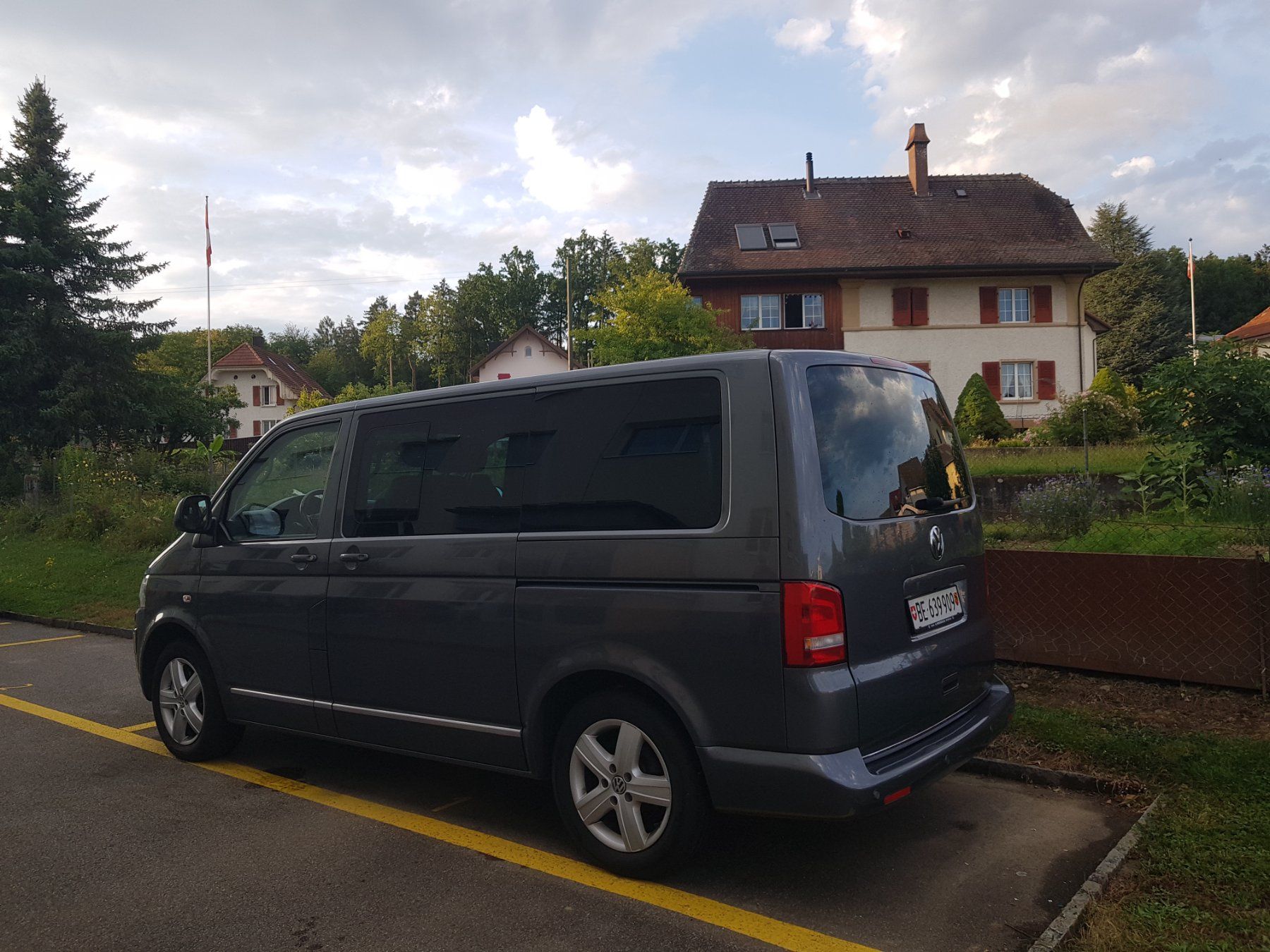 VW Veicoli da campeggio: VW T5 MULTIV. TDI 4M – Usato da Biel / bienne venduto da Sarouch9 1