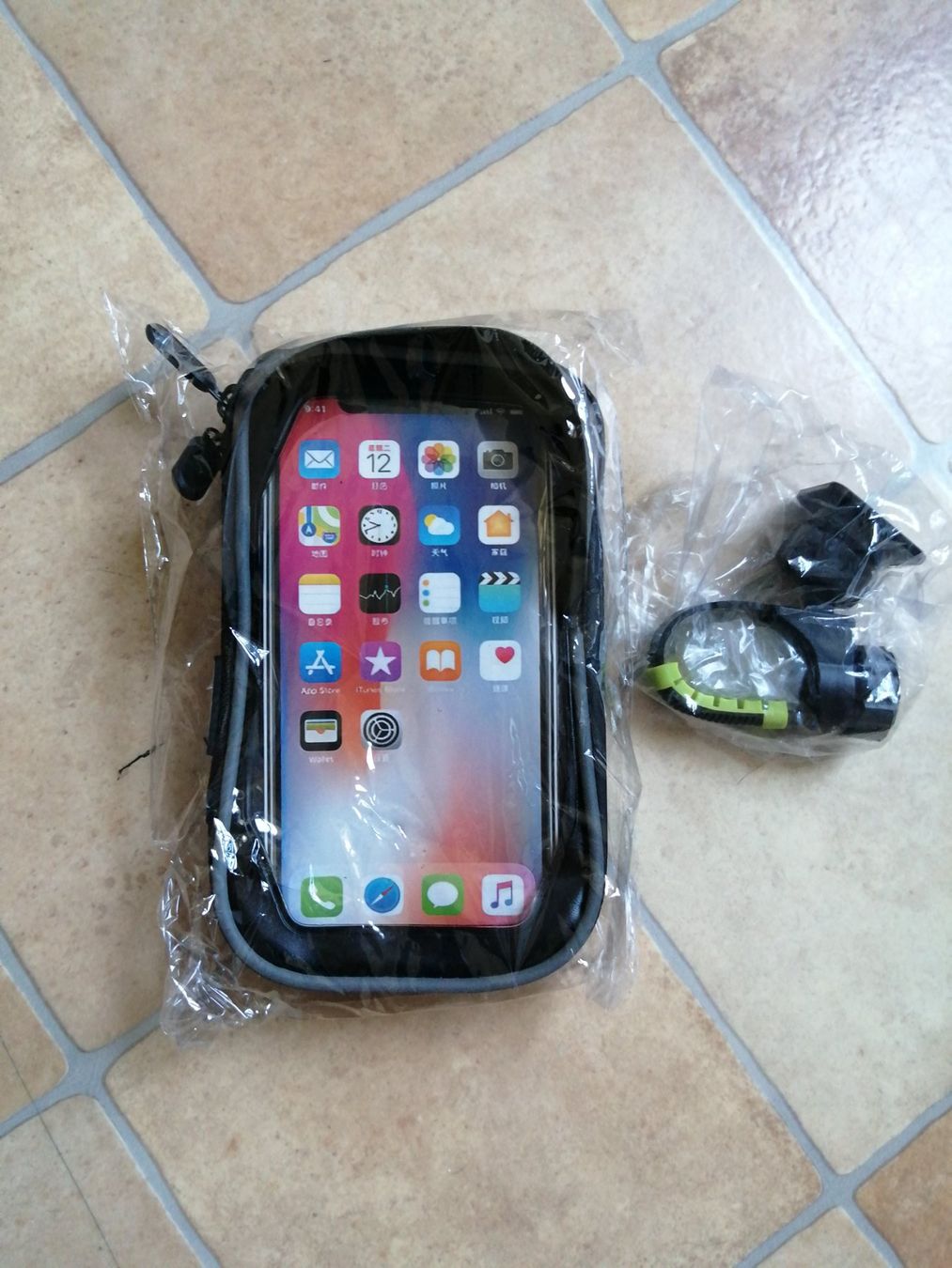 Halterungen: Support smartphone pour vélo – Neu und originalverpackt aus Genève von pozzoc