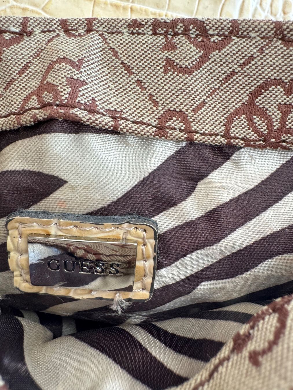 Guess Taschen für Damen: Mini Y2K Guess Handtasche – Gebraucht aus Balsthal von armenharut 4