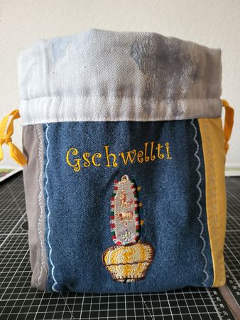 Gschwelltisack