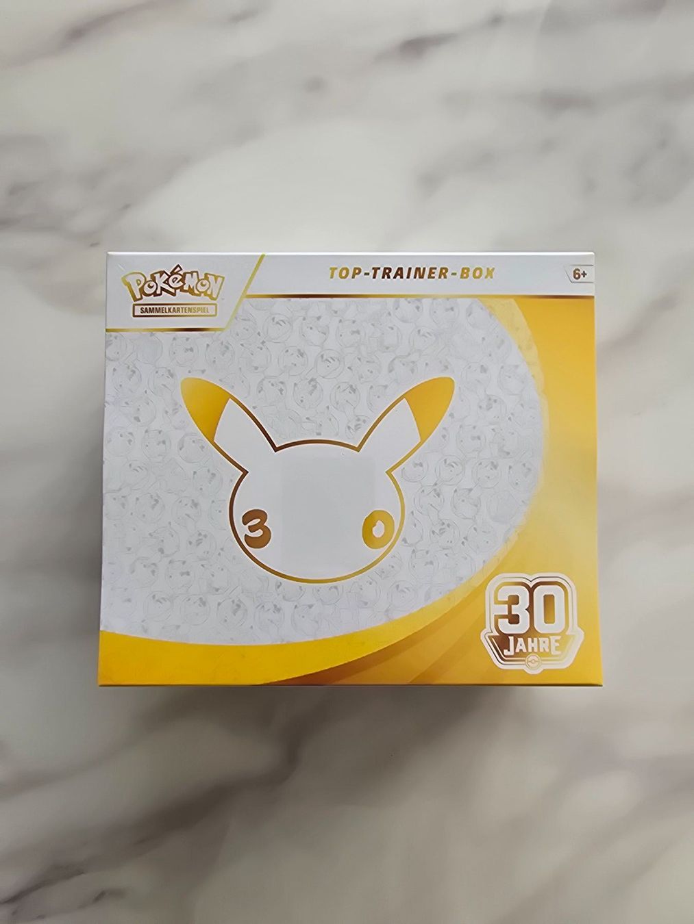 Pokémon Carte collezionabili: Pokémon Top-Trainer-Box 30 Jahre originalverpackt neu – Nuovo e nell'imballaggio originale da Pregassona venduto da car_g92g