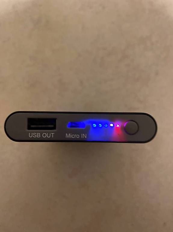 Caricabatterie: Powerbank/chargeur à induction pour smartphone – Usato da St-Sulpice VD venduto da aviron 1